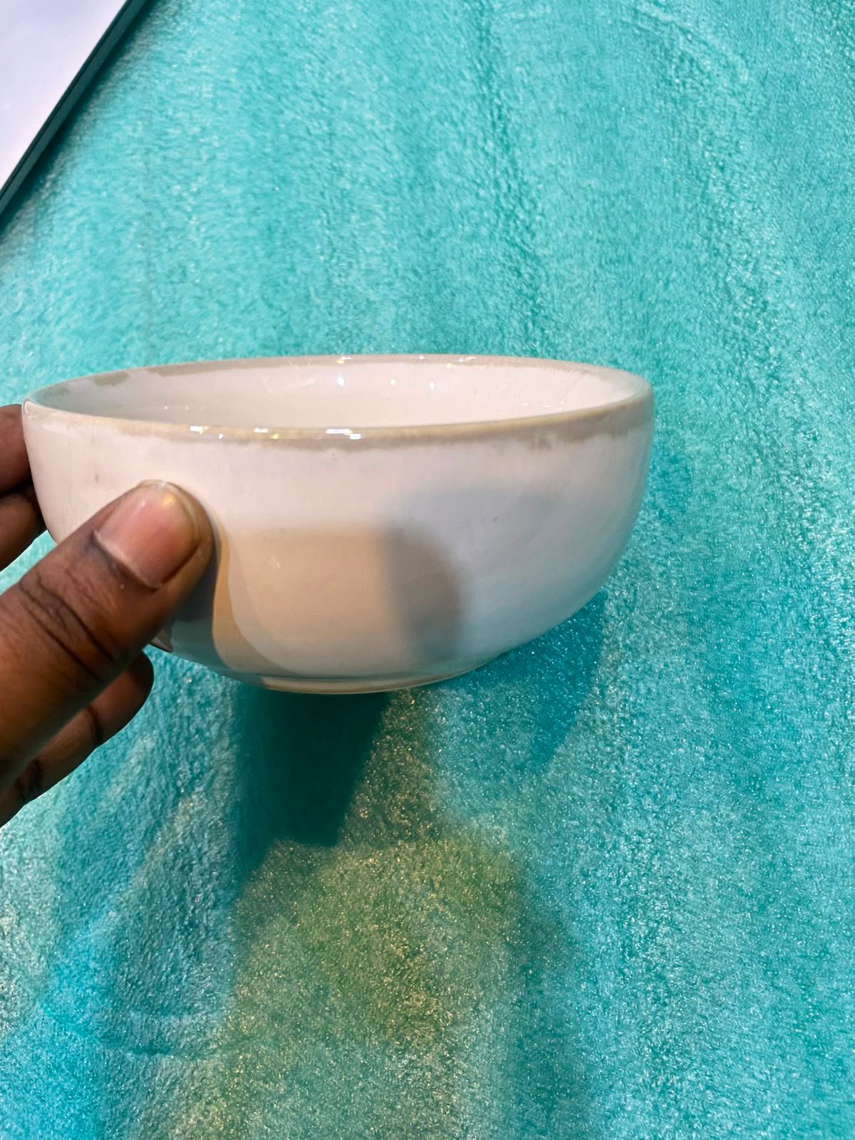 Aura Minimalist Medium Serving Bowl
